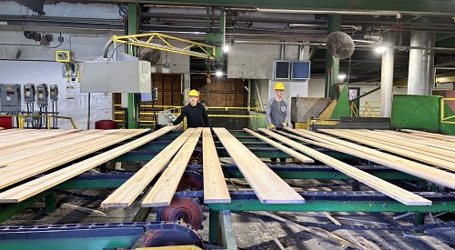 VIDEO: West Kelowna sawmill navigates a minefield of duties and tariffs